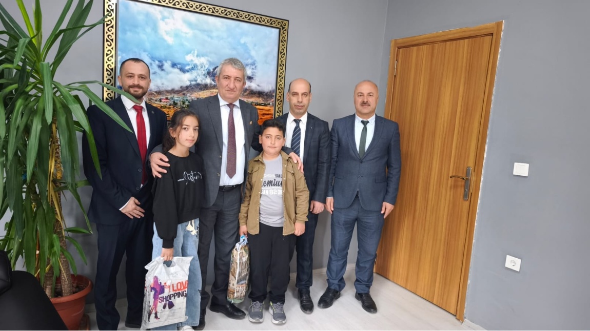 23 Nisan Münasebetiyle  Yapılan Temsili Makam Devrine Öğrencimiz 1 günlüğüne İlçe Milli Eğitim Müdürü Oldu.